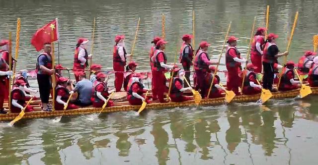 女子囗龙舟队囗忙囗操练