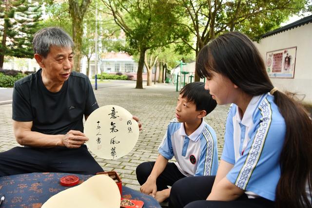 书画进校园  展传统魅力