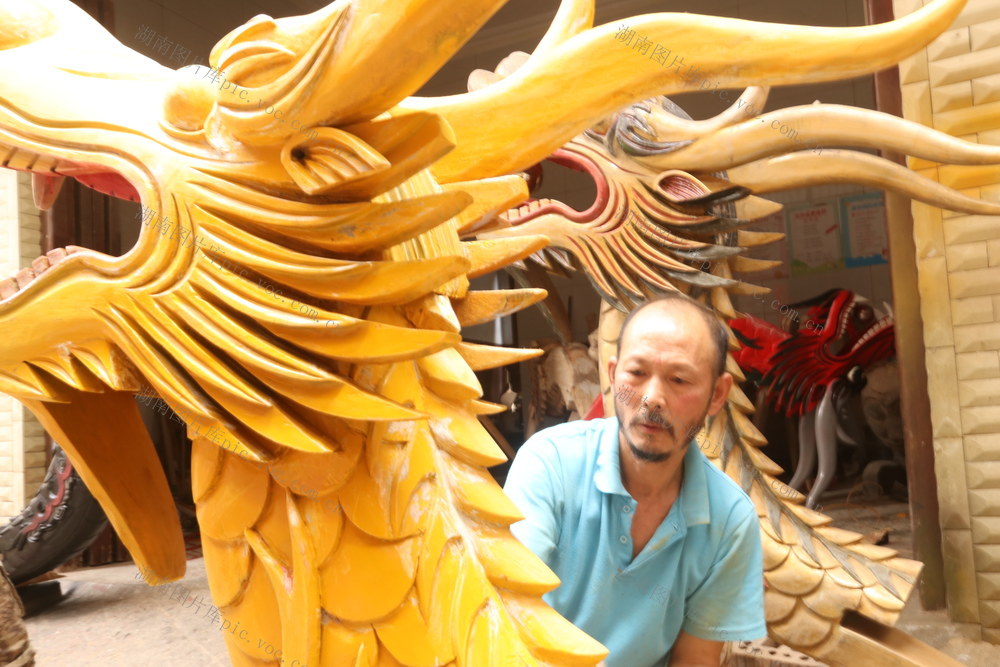  Dragon Boat Making Leading Folk Culture