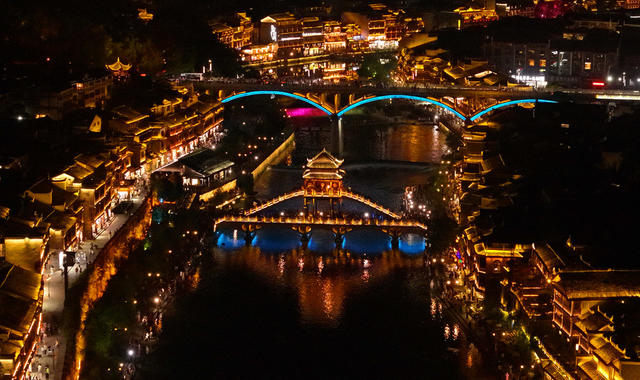 凤凰 古城 夜色 夏日 游客 游玩