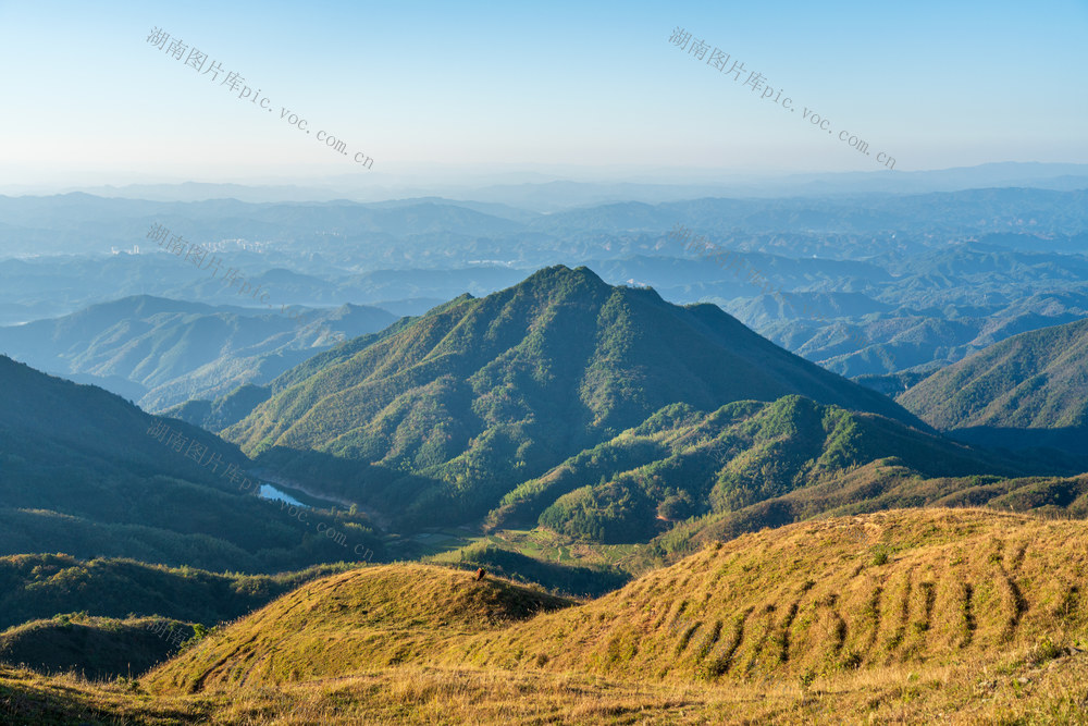 风光,风景,自然,山川,山脉,山顶,山峰,辽阔,天空,青山,生态,环境,环保,背景,天际线,视野,宽阔,广阔,高山,地形,户外,旅行,山谷,山 