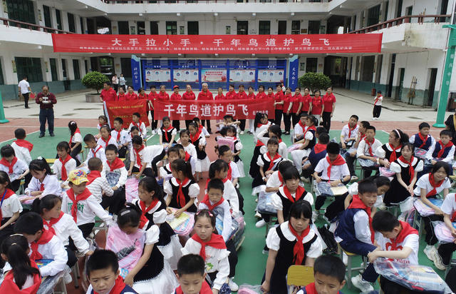 湖南桂东 大手拉小手 千年鸟道 鸟 美丽中国 桂东护鸟营 小朋友