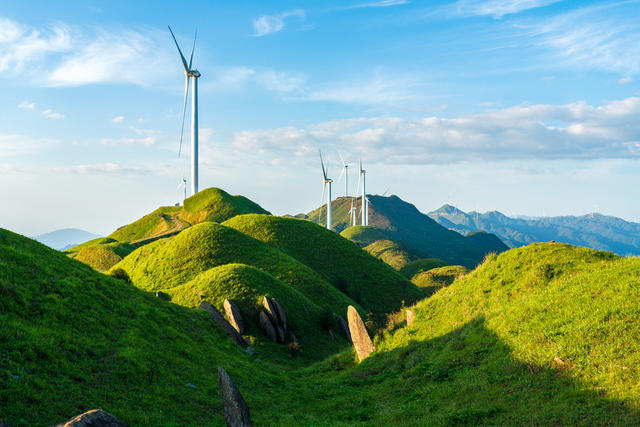 风光,风景,建筑,风力发电站,风能,风车,背景,草甸,山川,山顶,山脉,天空,晴天,草原,草地,青山,新能源,生态,环境,环保,绿色,夏季,夏天,风力,高山,自然,户外,地形,自然美