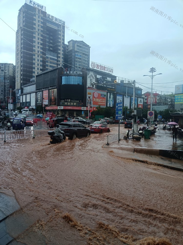 突下 暴雨