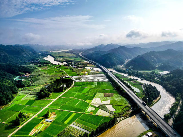 乡村 高速 公路 田园 青山 河流 美景