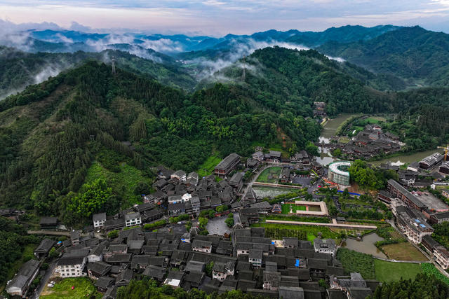 乡村 云雾 青山 民居 古建筑