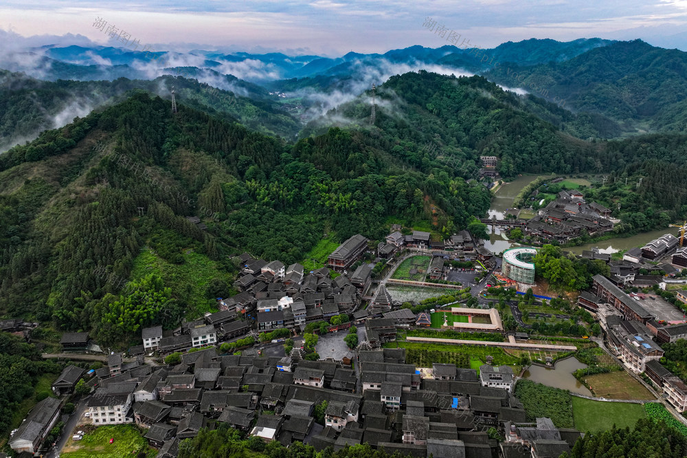 乡村 云雾 青山 民居 古建筑