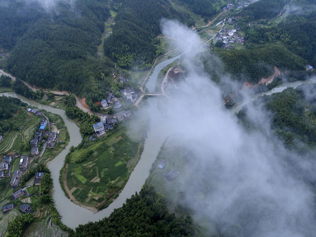 湖南桂东 沤江 岸绿 水清 河畅 景美