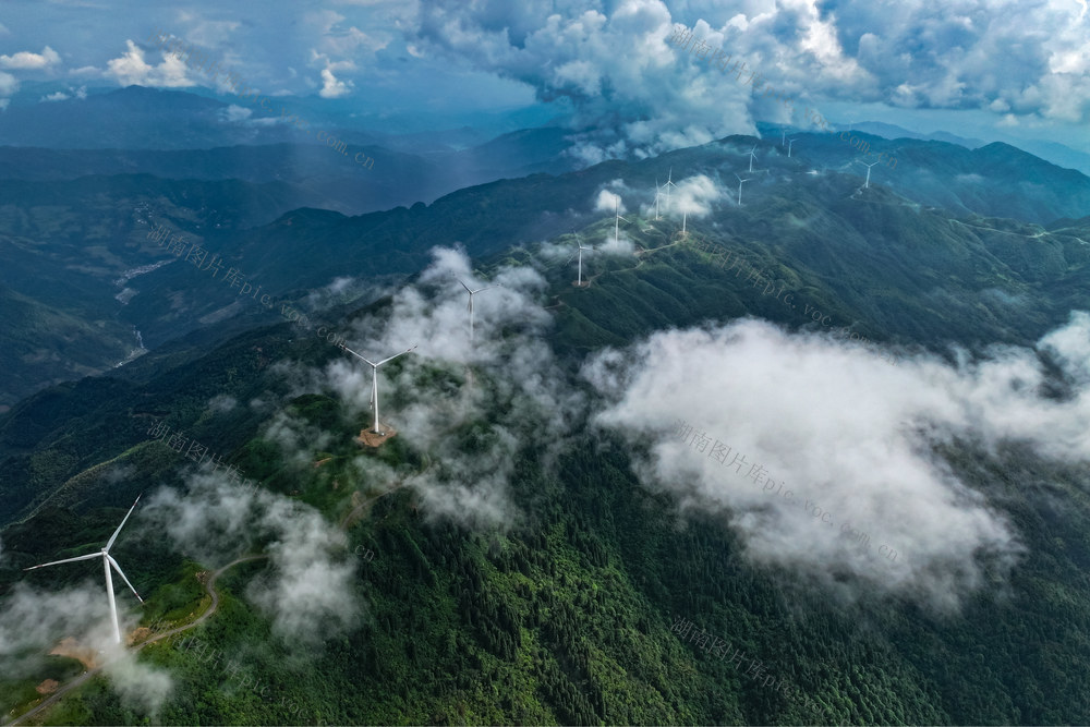 风力发电 能源 绿色 生态 雾 群山 风电场