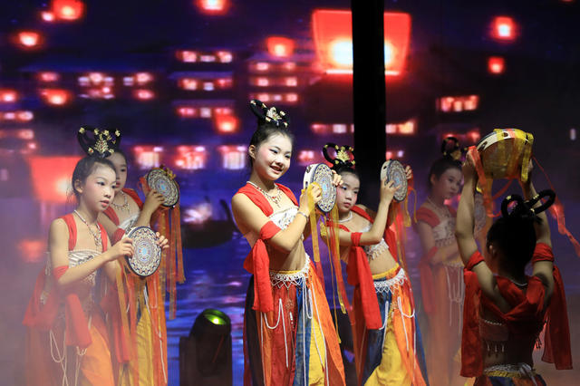 村晚  湖南邵东  演员  乡村  非遗  表演