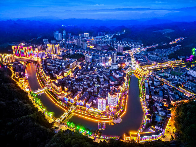 通道 加大 城乡 旅游 景点 建设 美丽 夜景 迷人