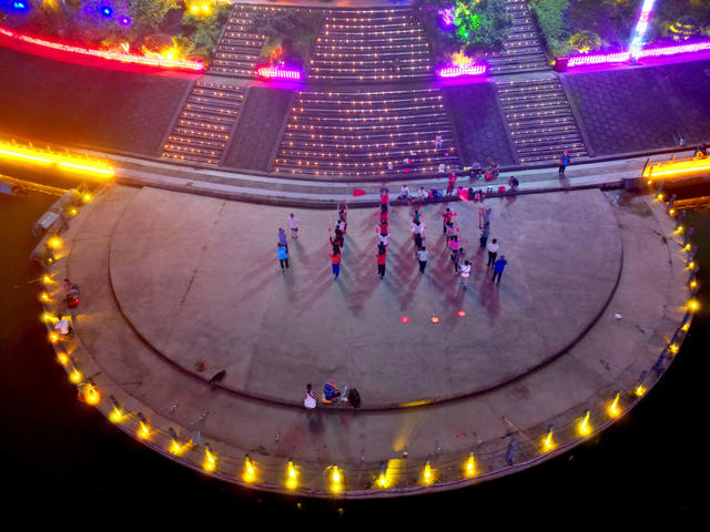 通道 加大 城乡 旅游 景点 建设 美丽 夜景 迷人