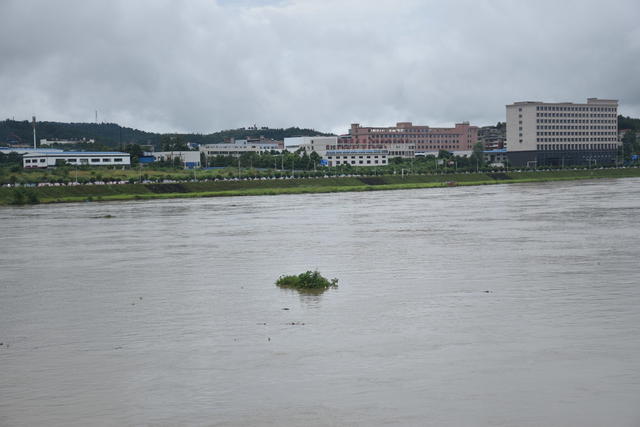 战夏季洪峰 护市民安康