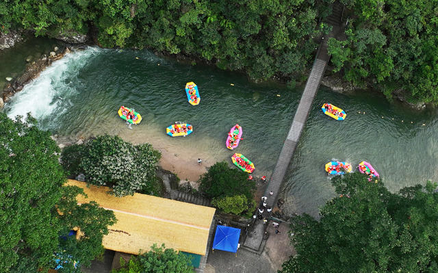 郴州  莽山  大峡谷漂流 
 开漂  黄建华