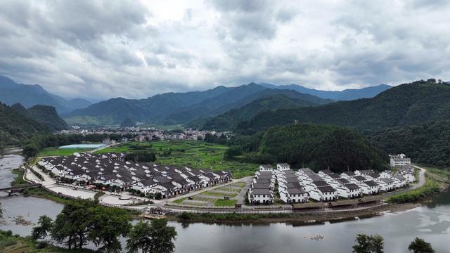 易地搬迁、瑶族、刺绣、安居乐业