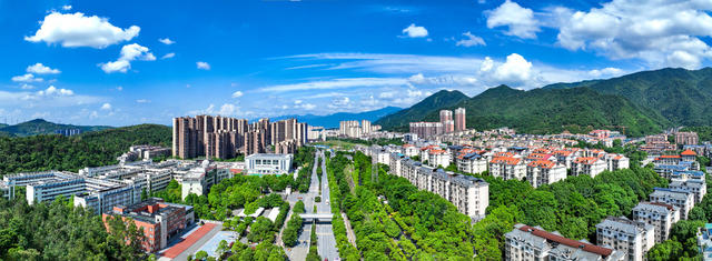 湖南  郴州  苏仙区 
 城东新区  两城建设三城  创建  南延东进 
 湘江流域  尾砂  重金属污染  行政中心 
 经济中心  教育中心 
 文化体育 