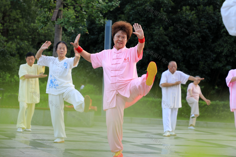 湖南邵东  跑步 晨练  公园 太极拳  彩龙