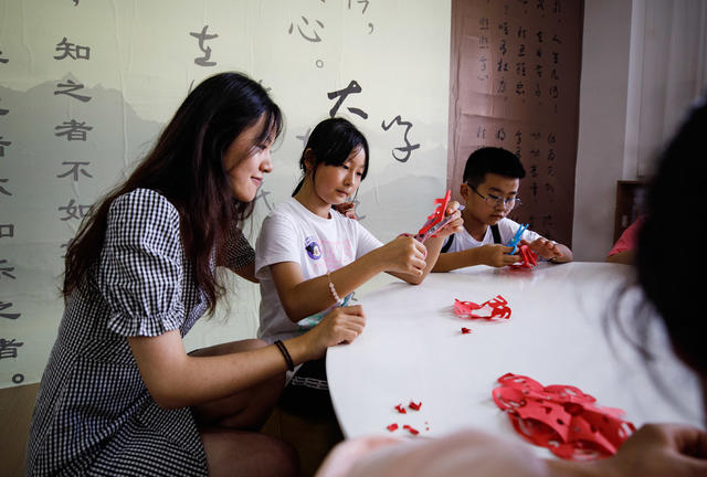 大学生    暑期   支教    剪纸    非遗