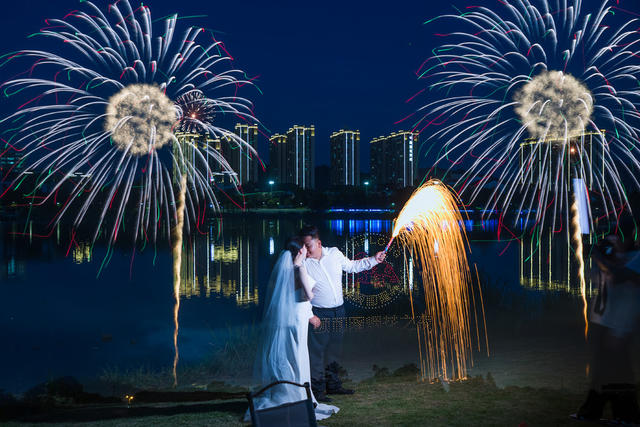 烟花  婚纱  爱情  夜晚  结婚