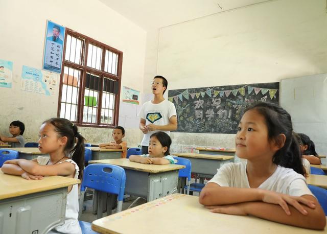    大学生爱心支教  情暖山区留守娃
