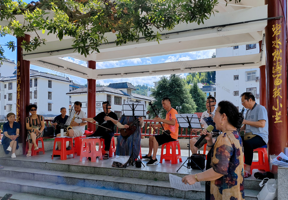 湖南桂东 “避暑”   游客  清凉  听涛亭