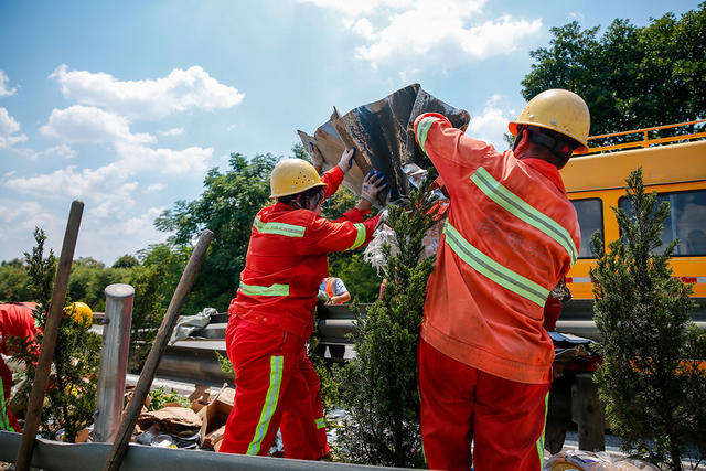 高温、交通、救援
