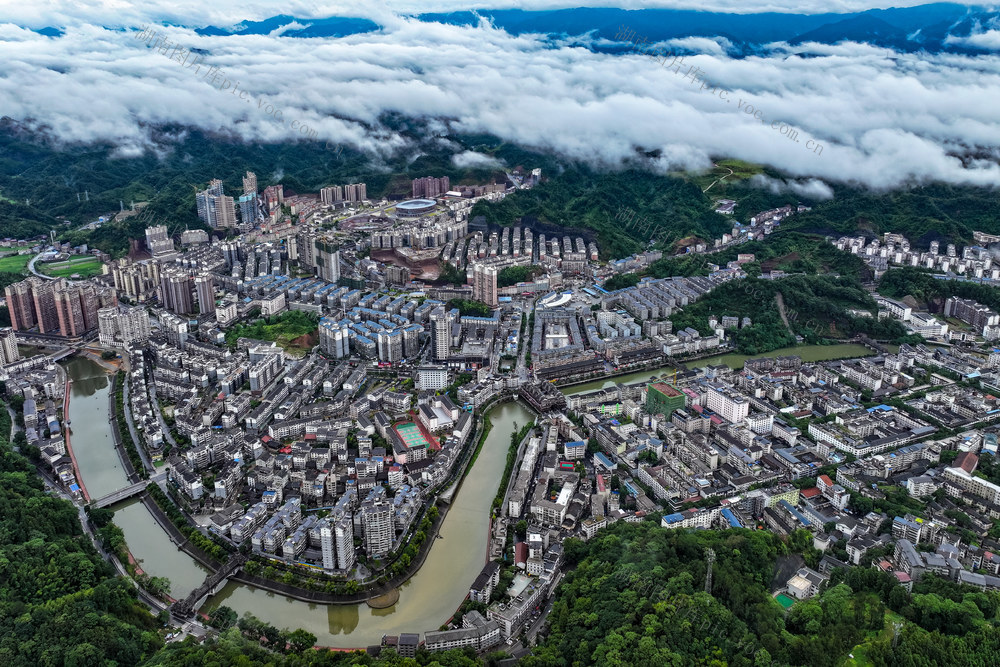 县城 山城 雾 城市建筑 生态