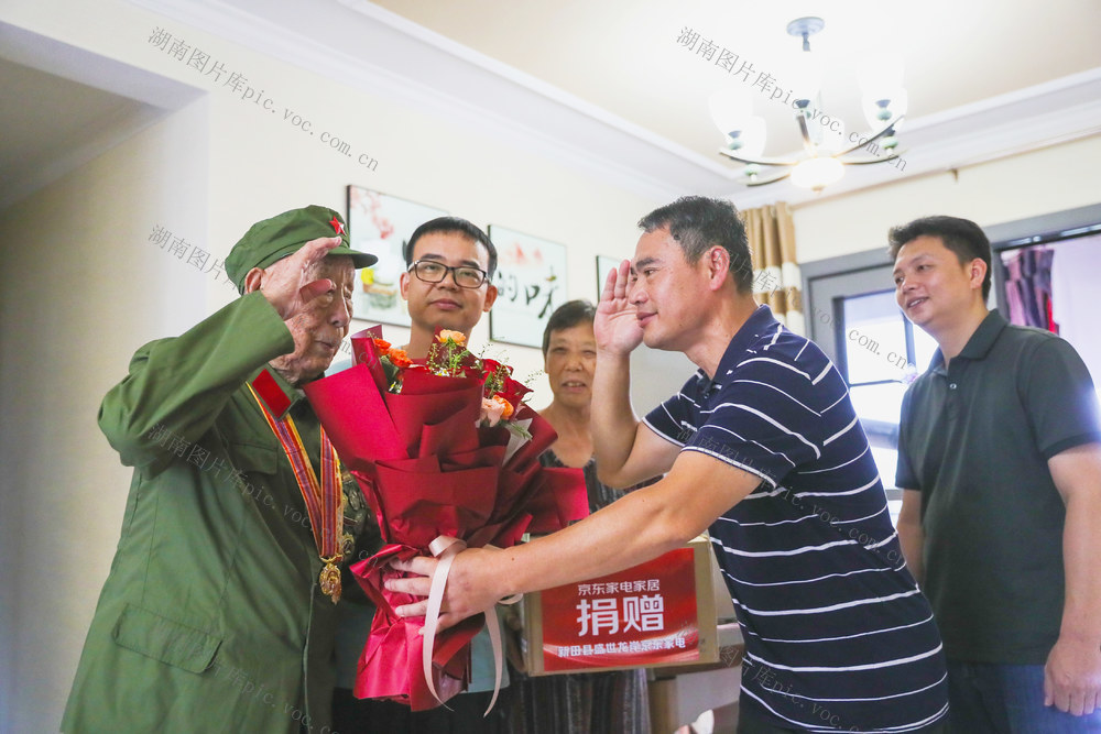 八一  建军节  慰问老兵