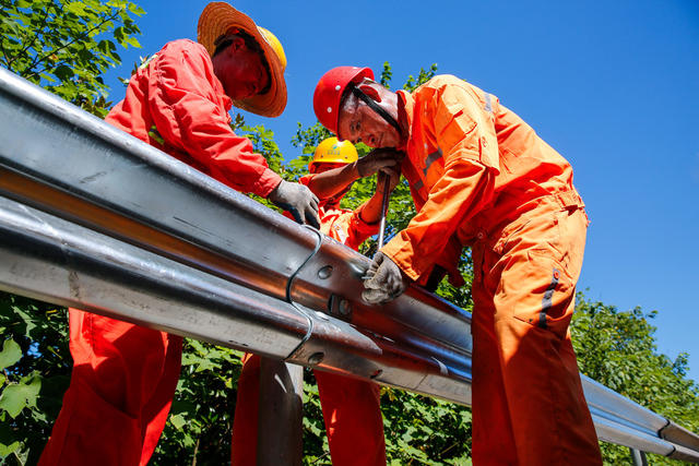 高速公路、交通、暴雨、抢修