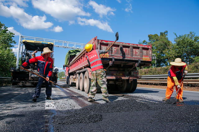高速公路、交通、暴雨、抢修