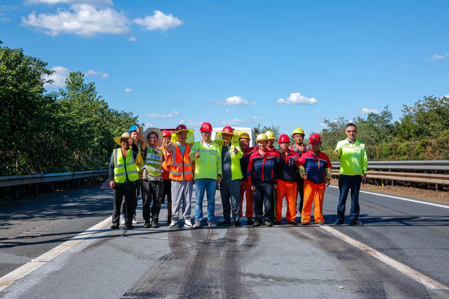 高速公路、交通、暴雨、抢修