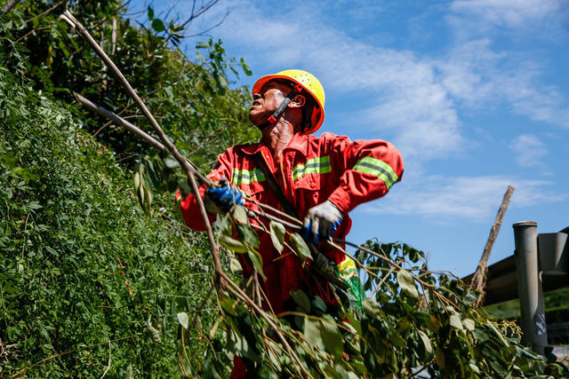 高速公路、交通、暴雨、抢修