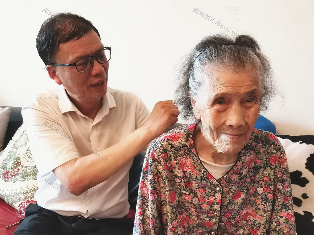 伍建中 黄桂英 许金莲