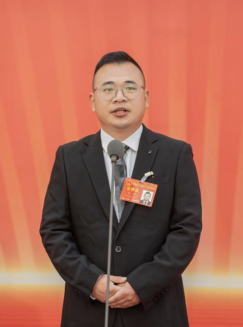 省两会 代表通道