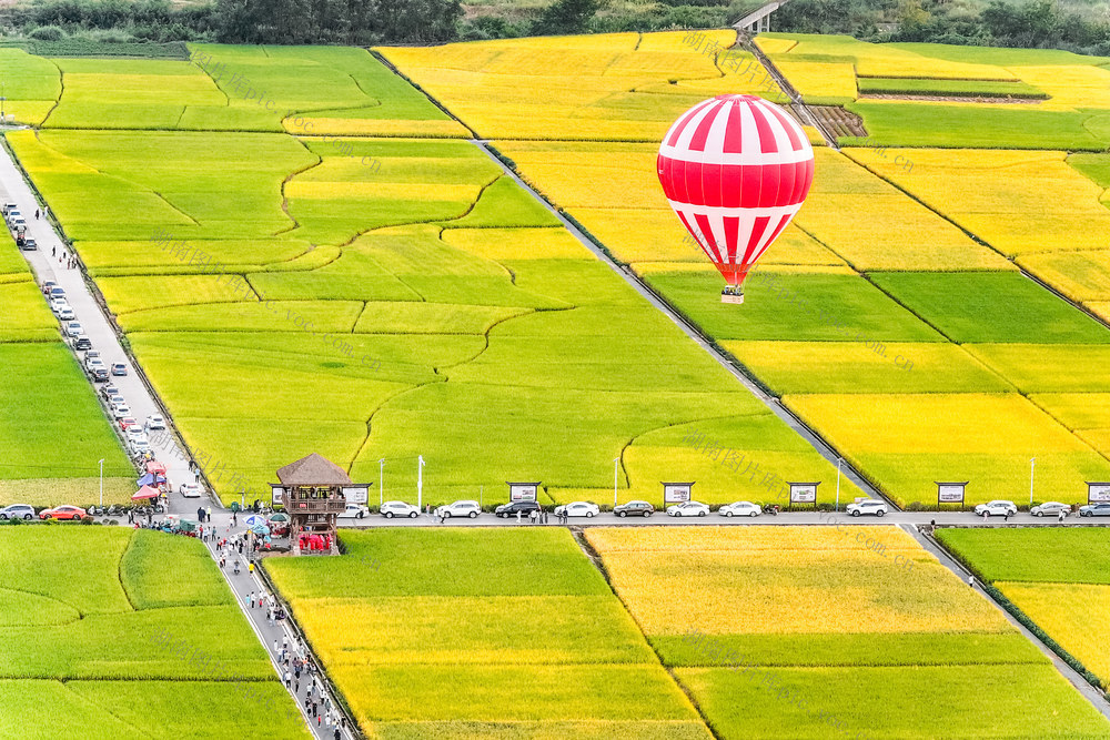 热气球上瞰田园