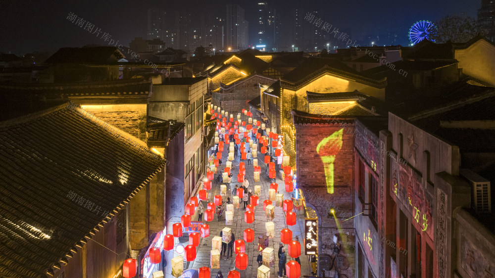 新化县上梅镇向东街