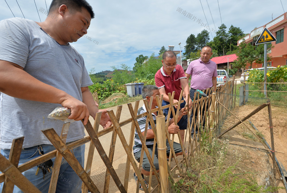 邵阳县 黄亭市镇 油斯村 驻村扶贫队