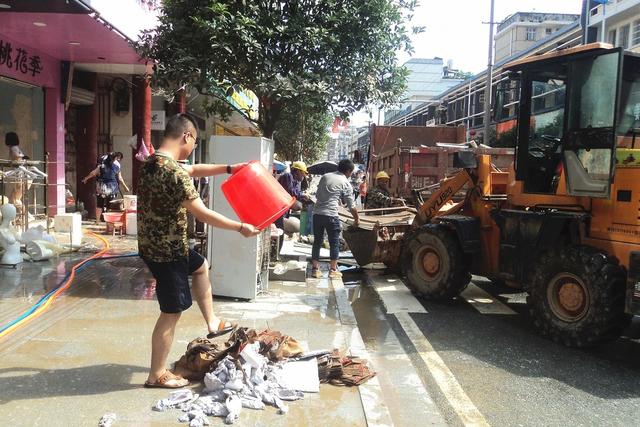 邵阳县  洪水浸漫 党员干部