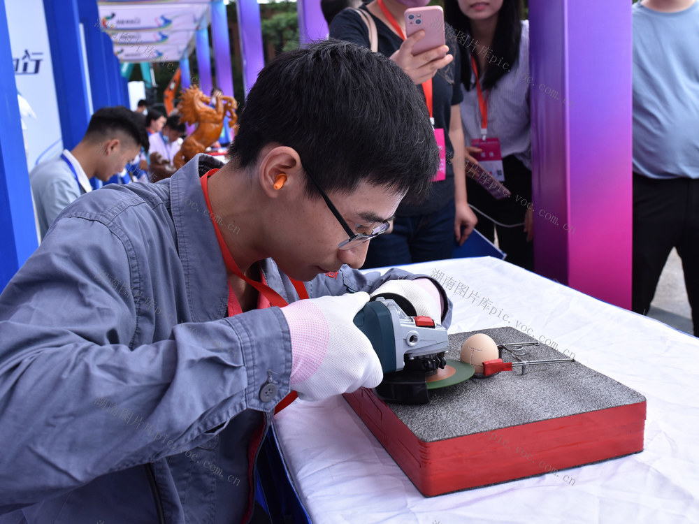 株洲  技能比赛  就业  人社  专业技术人才  工匠  非遗文化遗产  技术比拼  