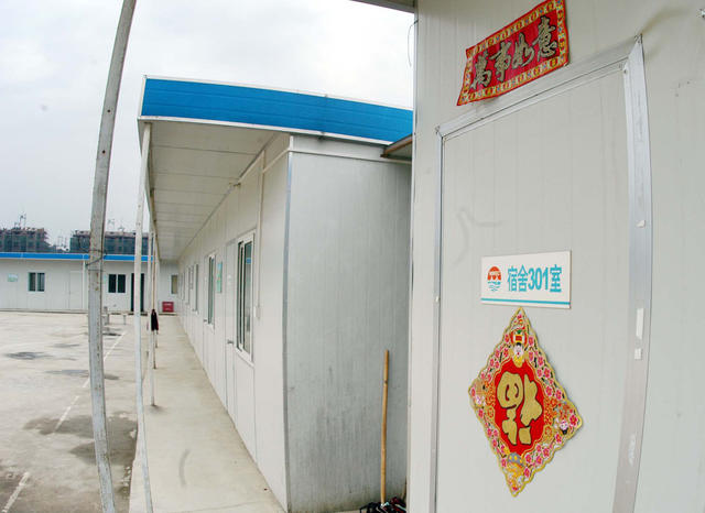 长沙城区民工开始告别工棚