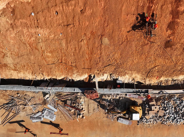 南岳高速 塌方 抢修