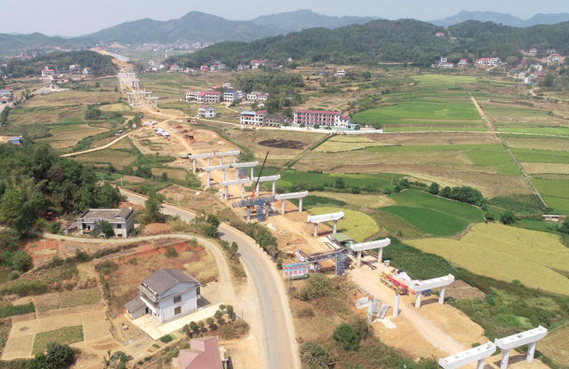 高速公路  重点项目  农村基础设施   工人 固定资产投资   交通项目   双向六车道   