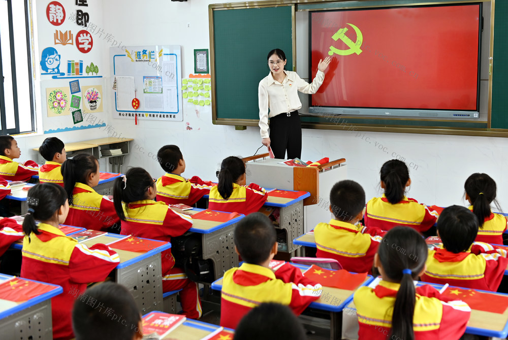 红色知识
党史教育
红色故事
学校
学生
课堂
传承
党员
教师