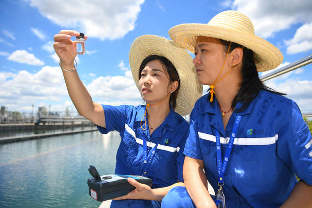 供水 战高温 水业集团 抢修 水管  