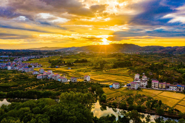 国庆 农村 村寨 苗族 怀化