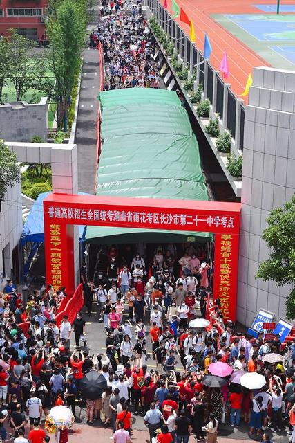 高考 考生 出考场