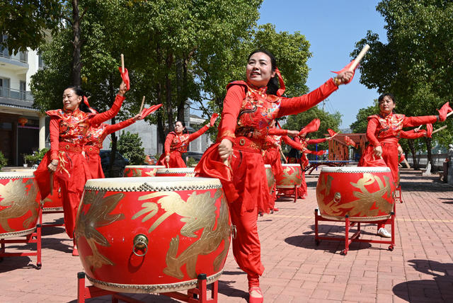  喜迎二十大 文化 文艺活动 欢庆 农村  打鼓  喜庆  文化志愿者