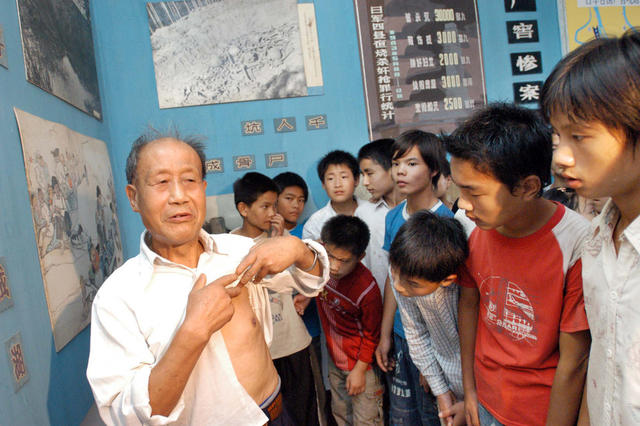南县纪念厂窖惨案同胞遇难62周年