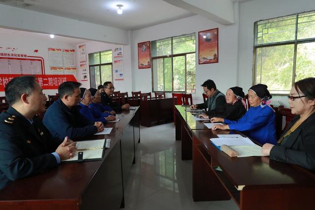 党员 志愿者 侗寨 市场 监管 宣讲 党的 二十大
