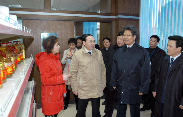 张春贤考察岳麓区咸嘉新村社区